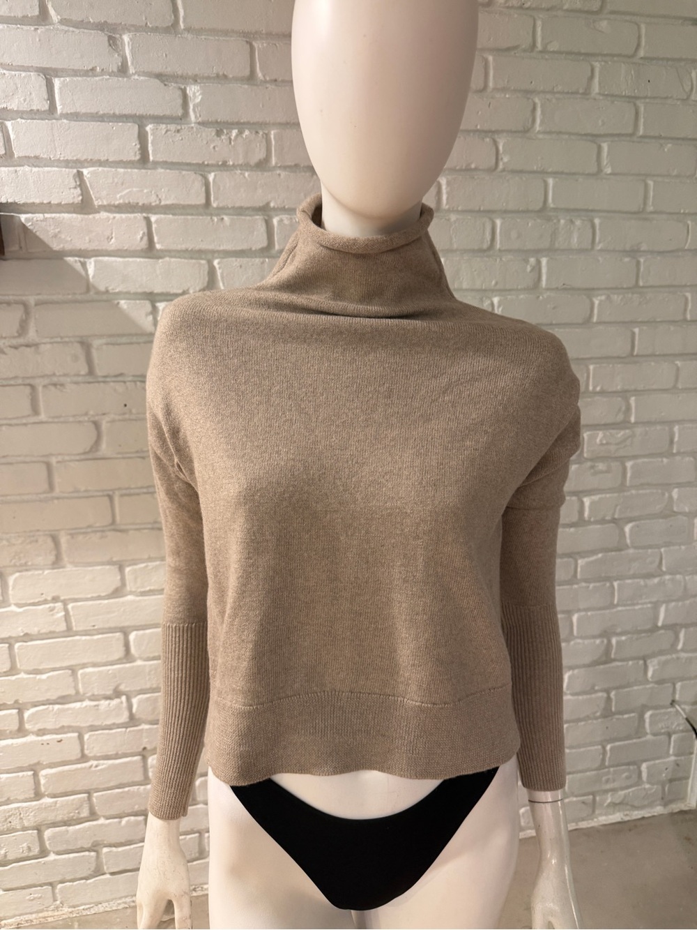 Wilfred Aritzia 100% Wool Turtleneck Sweater Camel Beige Size S Italian Yarn - Picture 2 of 12